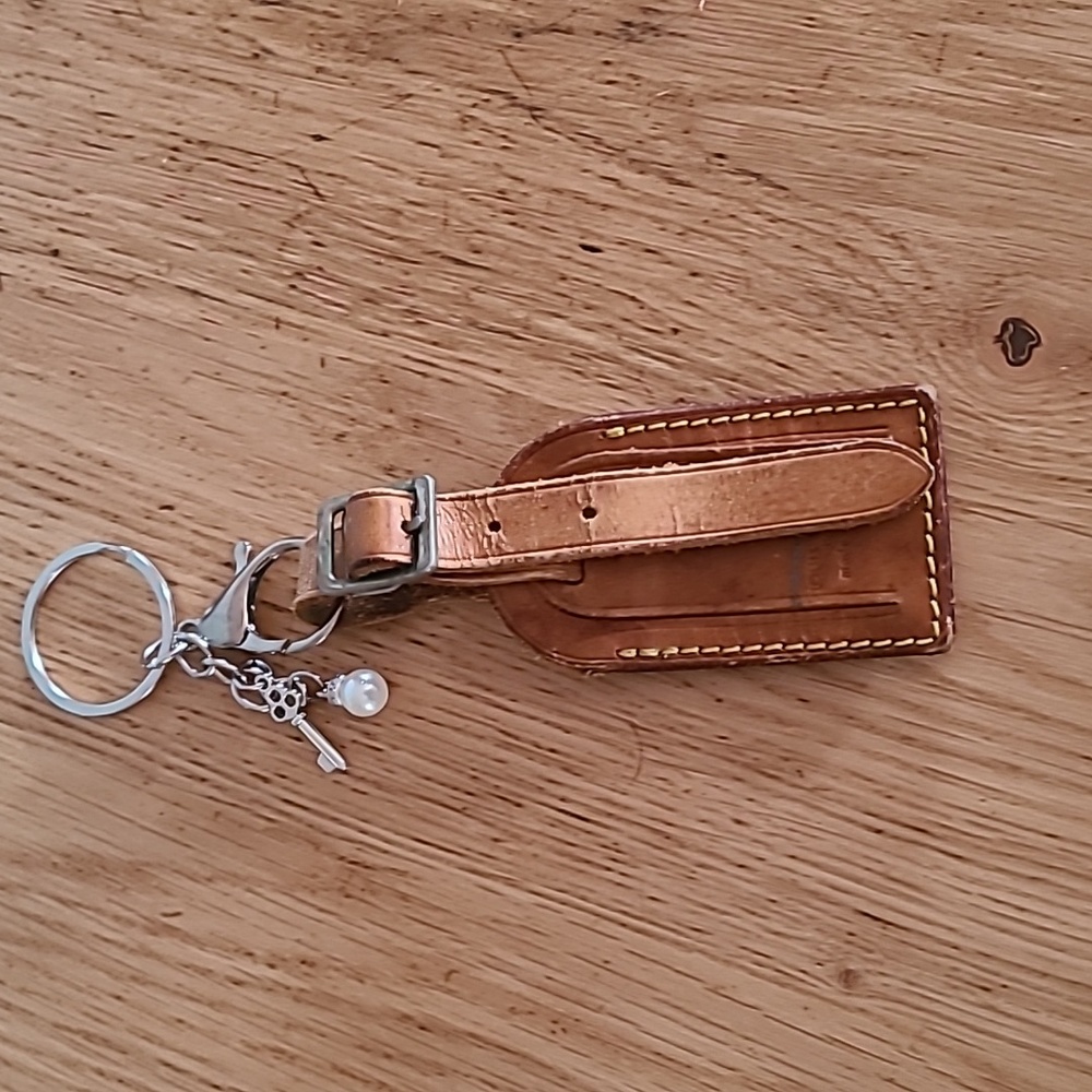 LOUIE VUITTON key chain